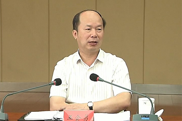 邢台市委书记王会勇调研宁晋 S36沙龙国际董事长雷国玺作典型发言